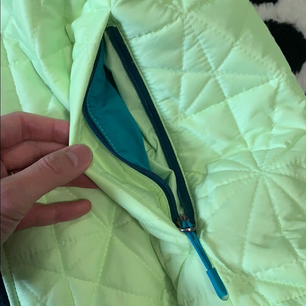 North Face’s Light Weight Jacket (Medium) - image 4